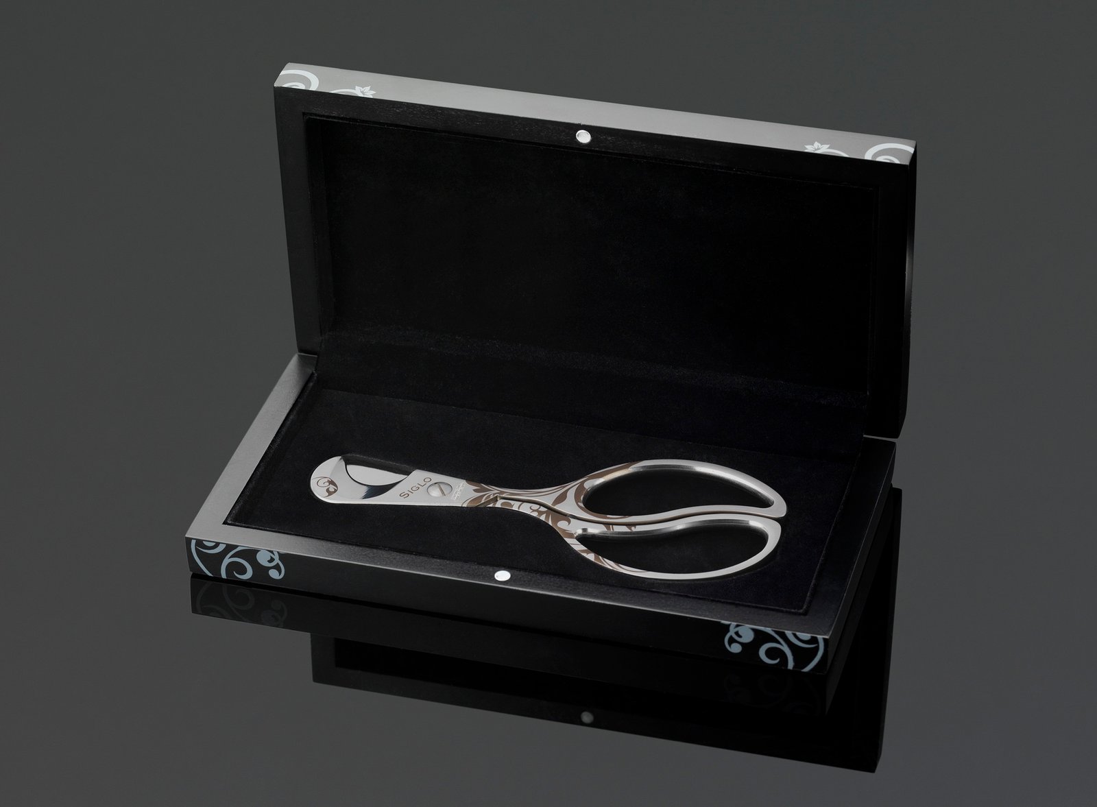 L & R scissors